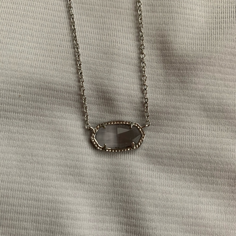 Kendra Scott necklace